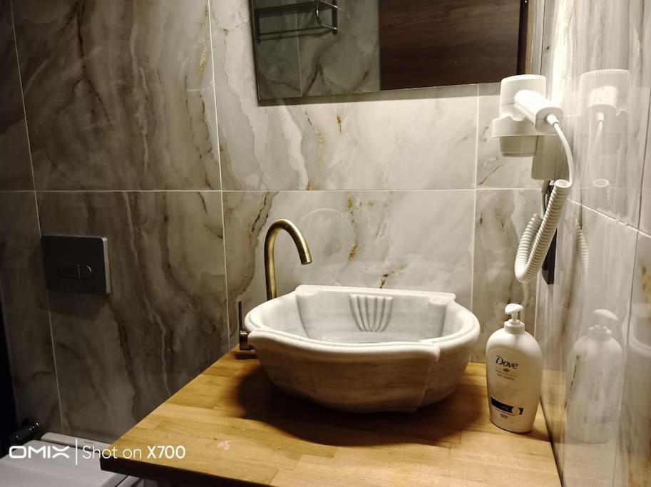 Taksim Meydana Komsu Cihangir De Genis 1+1 * Istambul