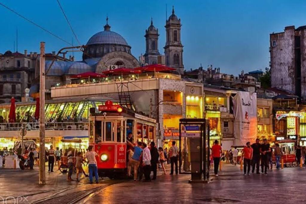 Taksim Meydana Komsu Cihangir De Genis 1+1 Appartement