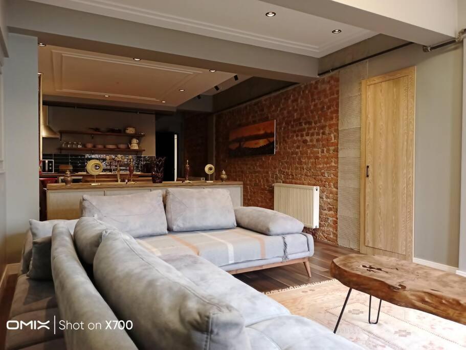 Taksim Meydana Komsu Cihangir De Genis 1+1 Appartement Istambul